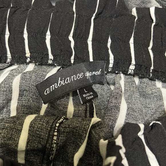 Ambiance Apparel Women’s Black & White Striped Shorts Size Large - Picture 5 of 6